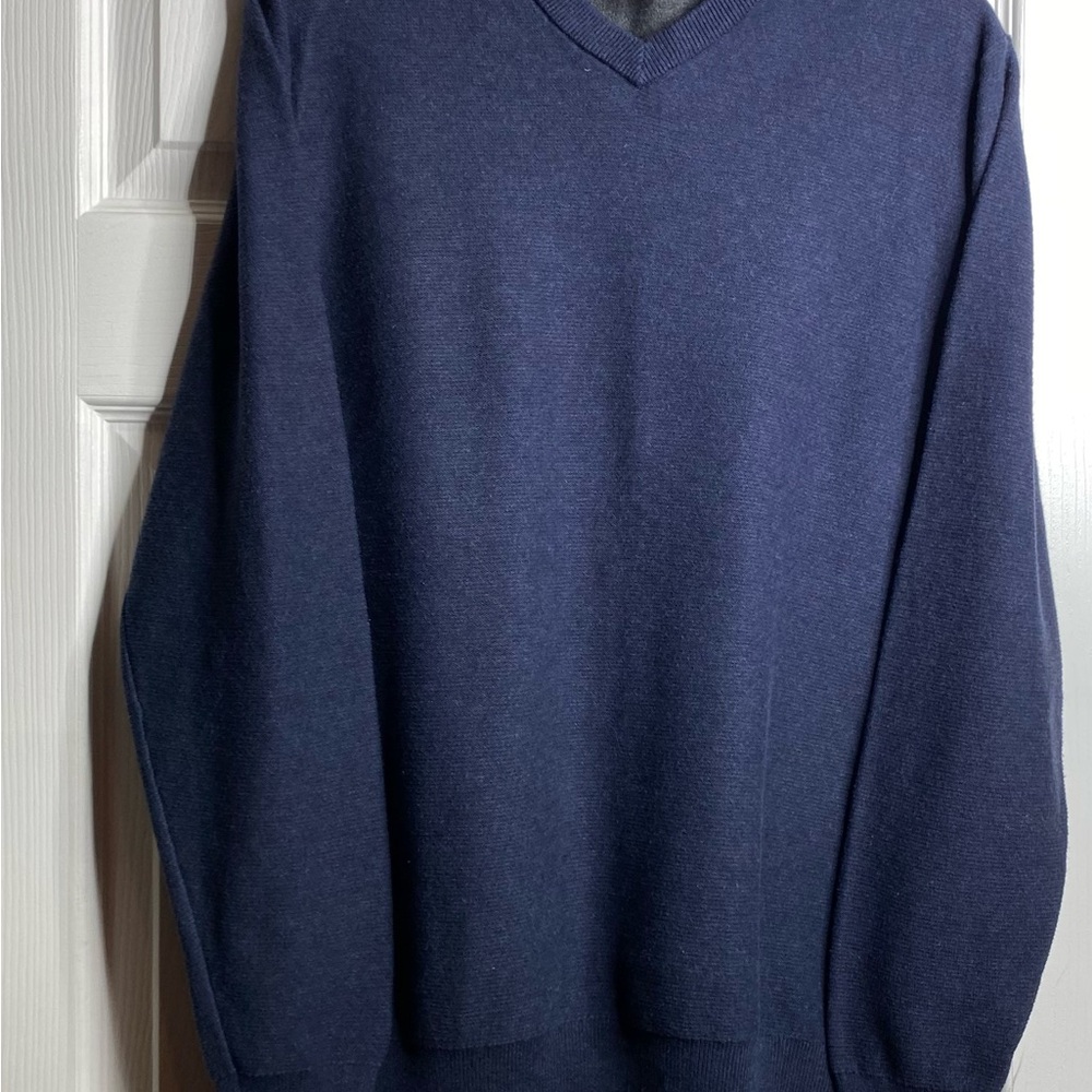 Classic V-Neck Sweater in Deep Blue